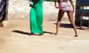 ಆಫ್ರಿಕನ್ ಹುಡುಗಿಯರು ತ ...